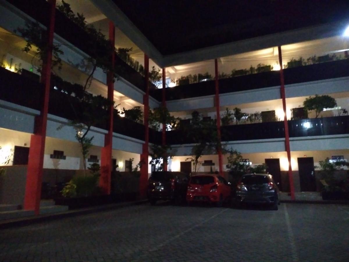 Surakarta Hotel *